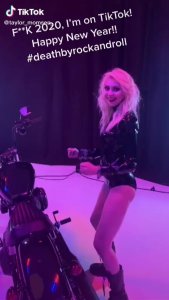 Taylor Momsen TheFappeningBlog.com 1.jpg