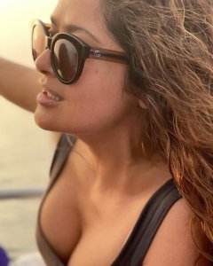 Salma Hayek TheFappeningBlog.com 1.jpg