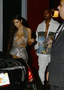 Kim Kardashian Cleavage -8.jpg