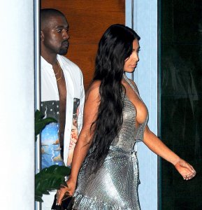 Kim Kardashian Cleavage -13.jpg