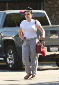 Ariel Winter Braless 2.jpg