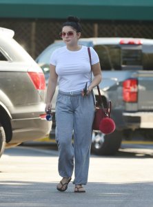Ariel Winter Braless 5.jpg