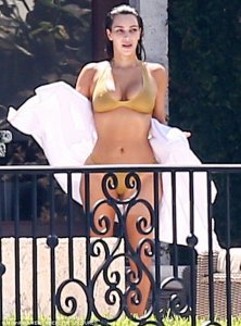 Kim Kardashian Sexy 17.jpg