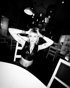 Miley Cyrus TheFappeningBlog.com 2.jpg