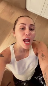 Miley Cyrus TheFappeningBlog.com 1.jpg