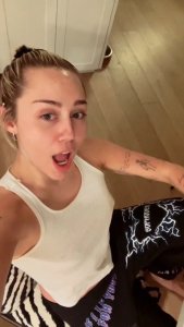 Miley Cyrus TheFappeningBlog.com 2.jpg