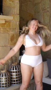 Iskra Lawrence TheFappeningBlog.com 1.jpg