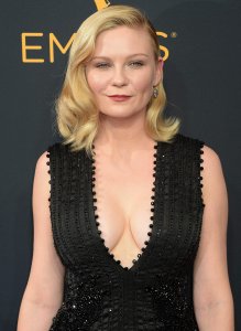 Kirsten Dunst Cleavage 13.jpg