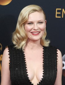 Kirsten Dunst Cleavage 16.jpg