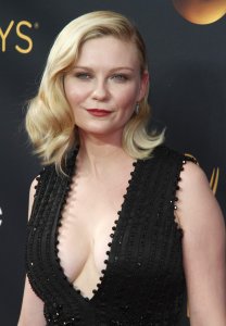 Kirsten Dunst Cleavage 19.jpg