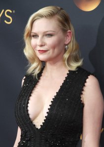 Kirsten Dunst Cleavage 24.jpg