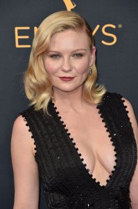 Kirsten Dunst Cleavage 37.jpg