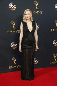 Kirsten Dunst Cleavage 43.jpg