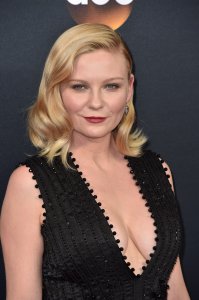 Kirsten Dunst Cleavage 40.jpg