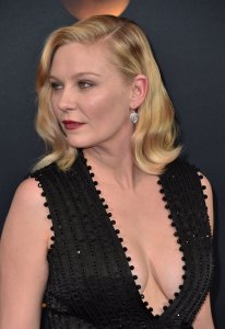 Kirsten Dunst Cleavage 42.jpg