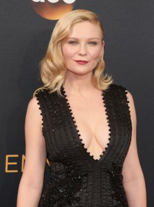 Kirsten Dunst Cleavage 44.jpg