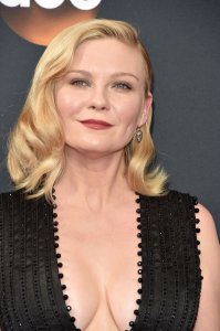 Kirsten Dunst Cleavage 80.jpg