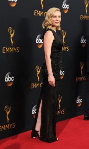 Kirsten Dunst Cleavage 75.jpg