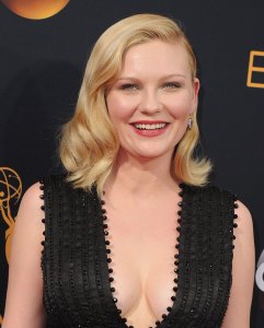 Kirsten Dunst Cleavage 105.jpg