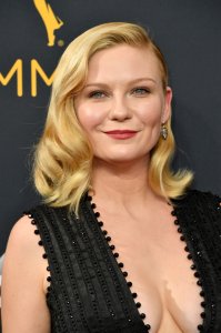 Kirsten Dunst Cleavage 111.jpg