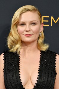 Kirsten Dunst Cleavage 115.jpg