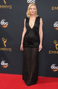 Kirsten Dunst Cleavage 113.jpg