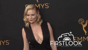 Kirsten Dunst Cleavage 120.jpg