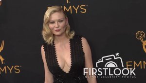 Kirsten Dunst Cleavage 123.jpg