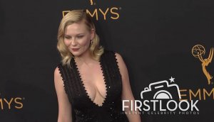 Kirsten Dunst Cleavage 125.jpg