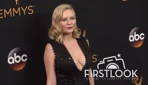 Kirsten Dunst Cleavage 148.jpg