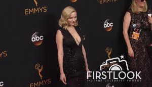 Kirsten Dunst Cleavage 150.jpg