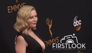 Kirsten Dunst Cleavage 156.jpg