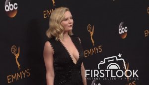 Kirsten Dunst Cleavage 158.jpg