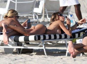 Claudia Galanti Topless 20.JPG