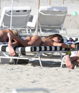 Claudia Galanti Topless 21.JPG