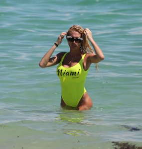 Vicky Xipolitakis Sexy 10.jpg