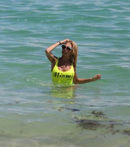 Vicky Xipolitakis Sexy 8.jpg