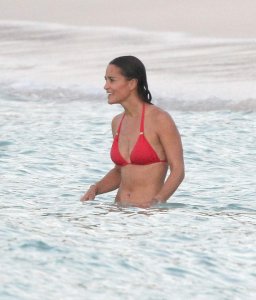 Pippa Middleton Bikini 2.jpg