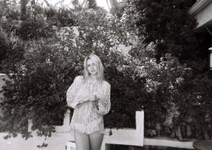 Elle Brittain Sexy Topless-11.jpg