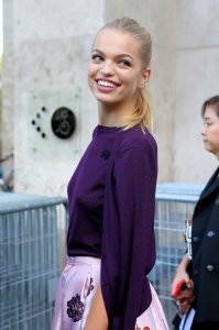 Daphne Groeneveld Braless 3.jpg