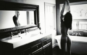 Emily Ratajkowski Nude Sexy -3.jpg