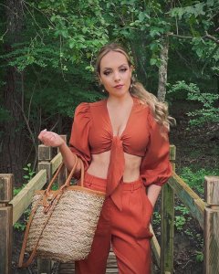 Elizabeth Gillies TheFappeningBlog.com 1.jpg