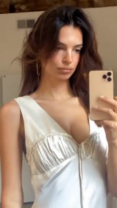Emily Ratajkowski TheFappeningBlog.com 1.jpg