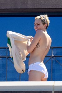 Miley Cyrus Topless  2.jpg