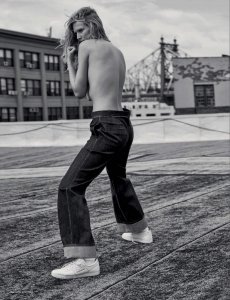 Toni Garrn Sexy 2.jpg