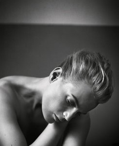 Guinevere Van Seenus  Nude Sexy 6.jpg