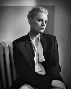 Guinevere Van Seenus  Nude Sexy 11.jpg