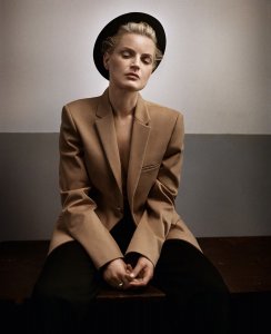 Guinevere Van Seenus  Nude Sexy 9.jpg