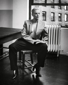 Guinevere Van Seenus  Nude Sexy 8.jpg