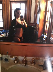 Kim Kardashian Selfies 24 thefappening.so.jpg
